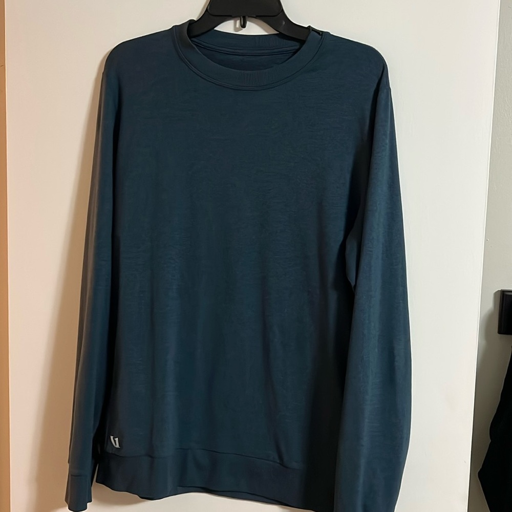 Vuori sweatshirt.  Beautiful heather blue color. Stretchy fabric. Large